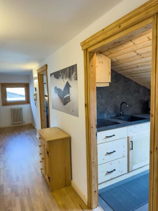 House 1 Via Funivie, Pista Stelvio, Posto Auto Apartment